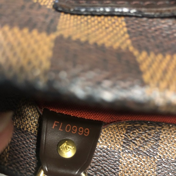 Authentic Louis Vuitton Damier Ebene Clifton - Picture 6 of 14